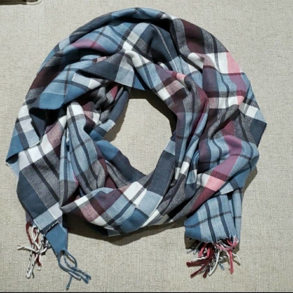 Gap Ultra Soft Pink and BLue Blanket Scarf
